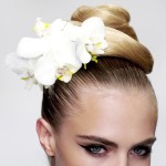 Цветы в волосах на свадьбу